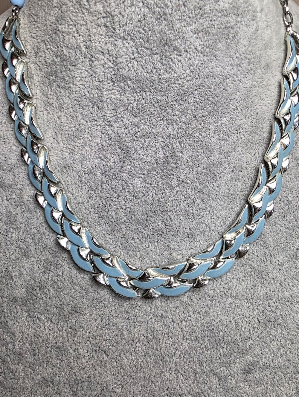 Vintage Coro Light Blue Enamel Scalloped Link Collar Necklace (1950s MCM)